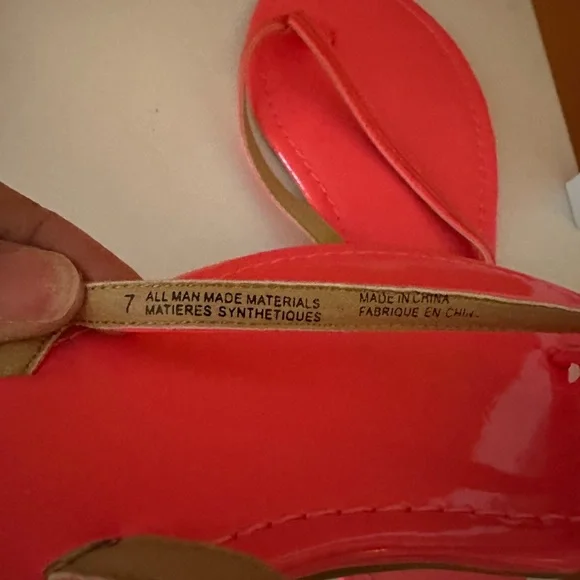 EXPRESS Flip-Flops in Hot PINK (NWOT) - Picture 3 of 7